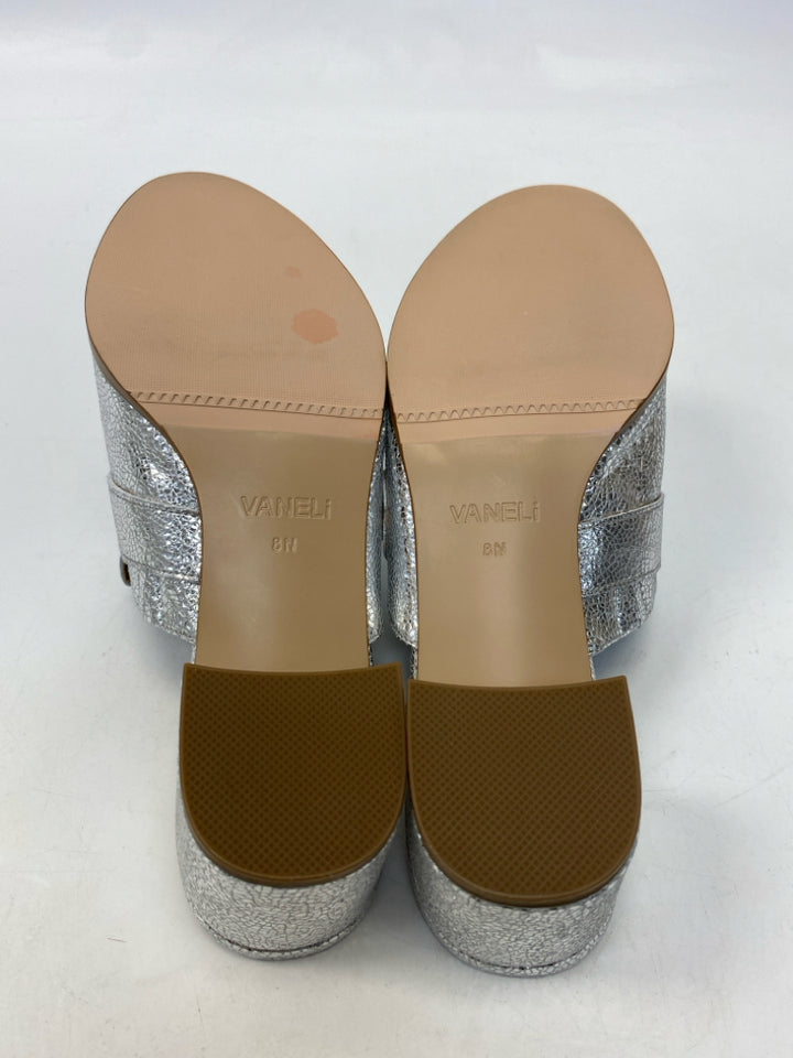 NWOT Vaneli  Size 8N Silver Metallic Sandals
