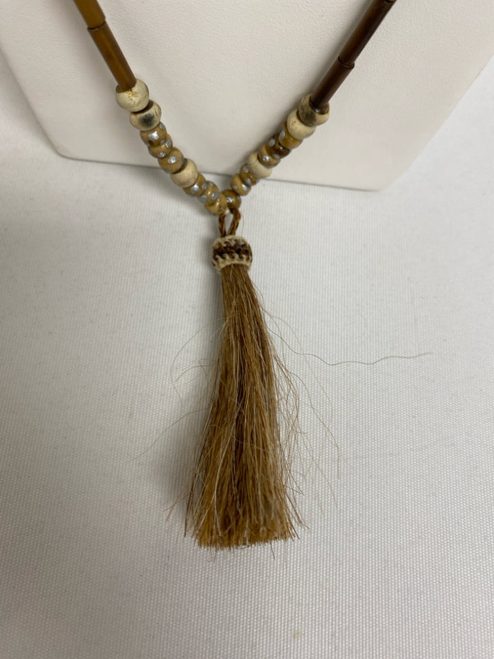 TWINE &amp; TWIG Tan Cream Beaded Necklace