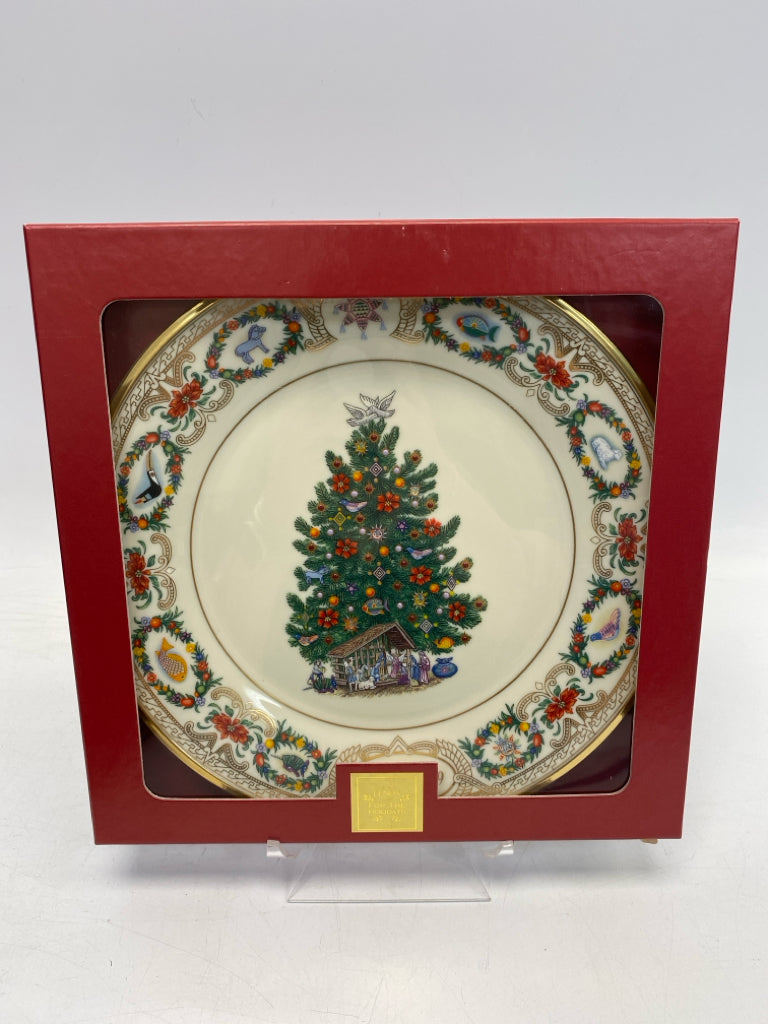 Lenox Cream Green/Multi Christmas Decorative Plate