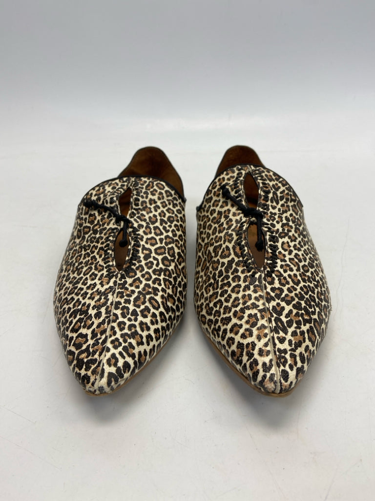 Free People  Size 7.5 38 Cream Brown/Blk Animal Print Flats