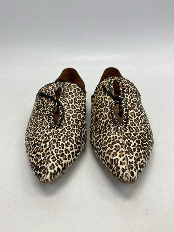 Free People  Size 7.5 38 Cream Brown/Blk Animal Print Flats