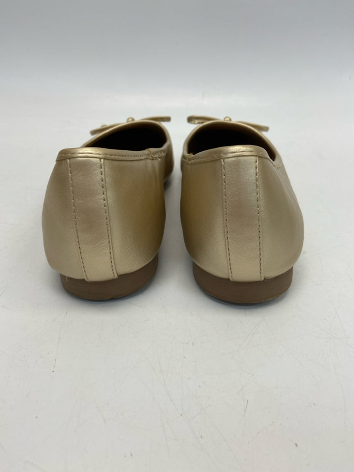 Crown &amp; Ivy  Size 9 Gold Bow(s) Flats