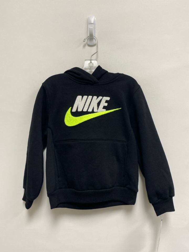 NWT Nike SIZE 4/5 Black/White Neon Yellow Boy&