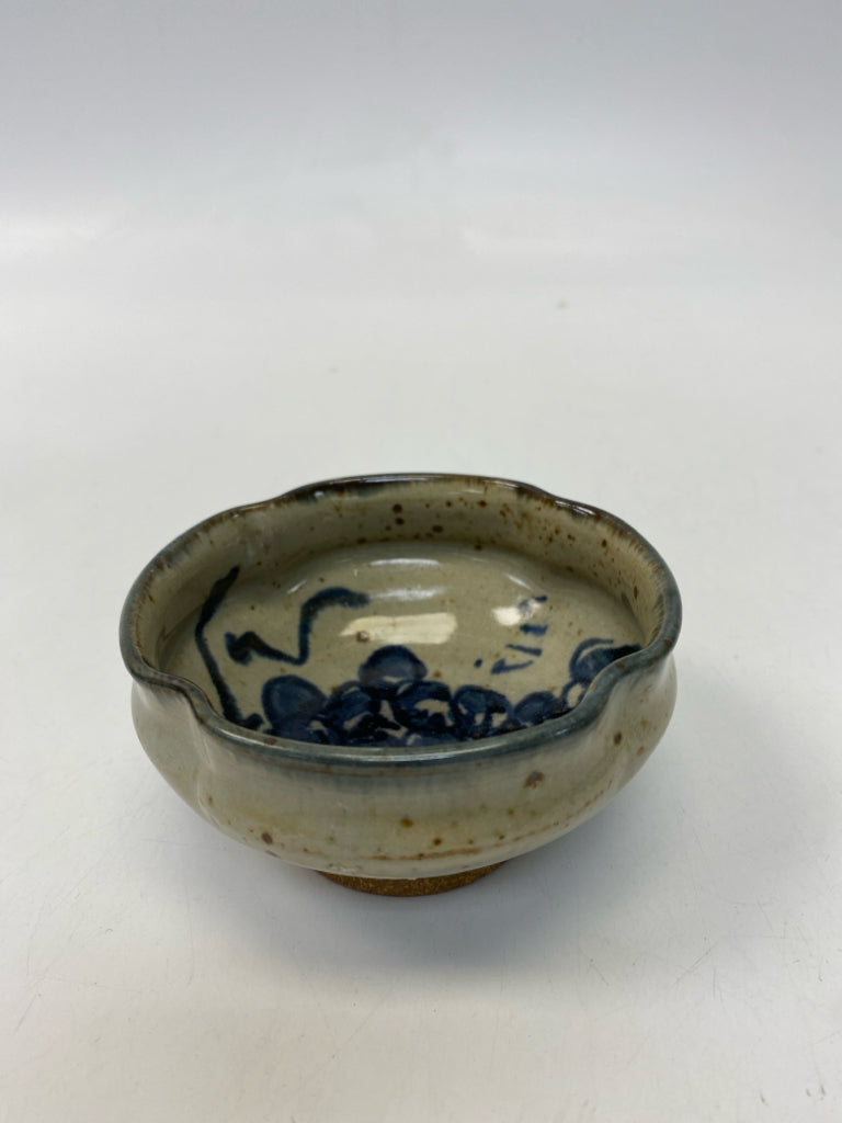 Cream/Blue Grapes Pottery