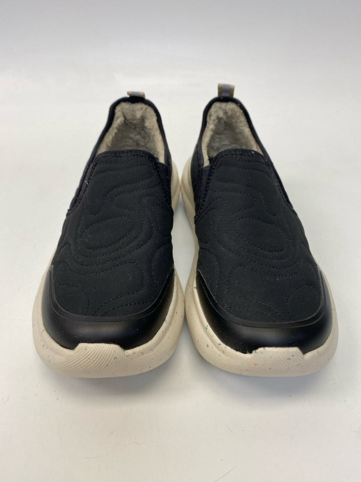 NWOT Dearfoams  Size 7 Black Slippers