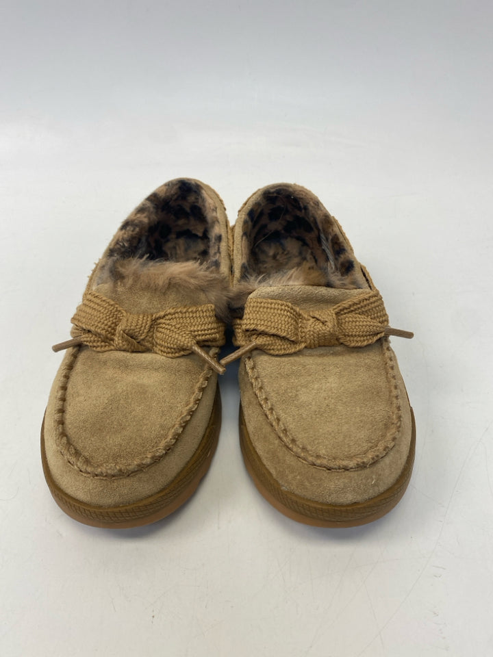 Skechers  Size 6 Tan Bow(s) Slippers