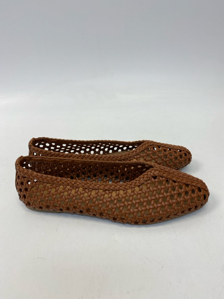 NWOT Universal Thread  Size 8.5 Brown Woven Flats