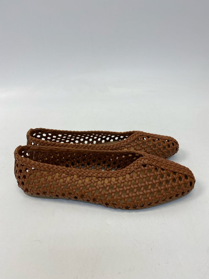 NWOT Universal Thread  Size 8.5 Brown Woven Flats