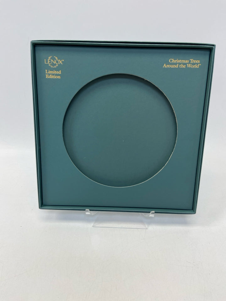 Lenox Cream Green/Multi Christmas Decorative Plate