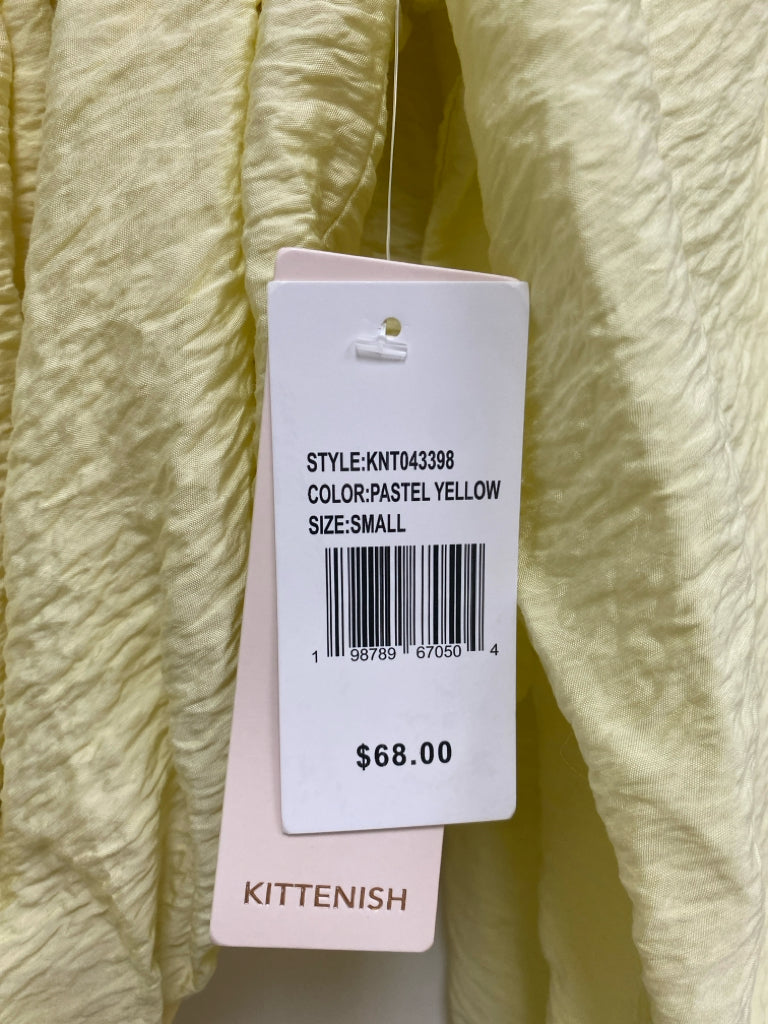 NWT Size S Pale Yellow Texture Cropped Ladies Top