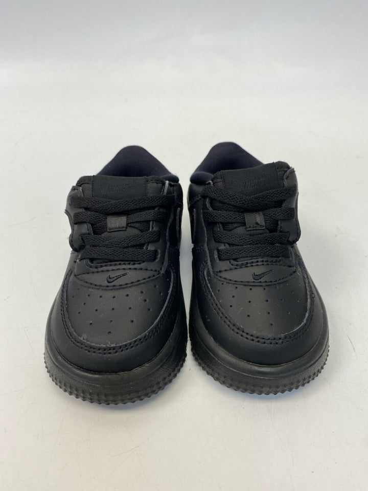 Nike SIZE 7 Black Boy&