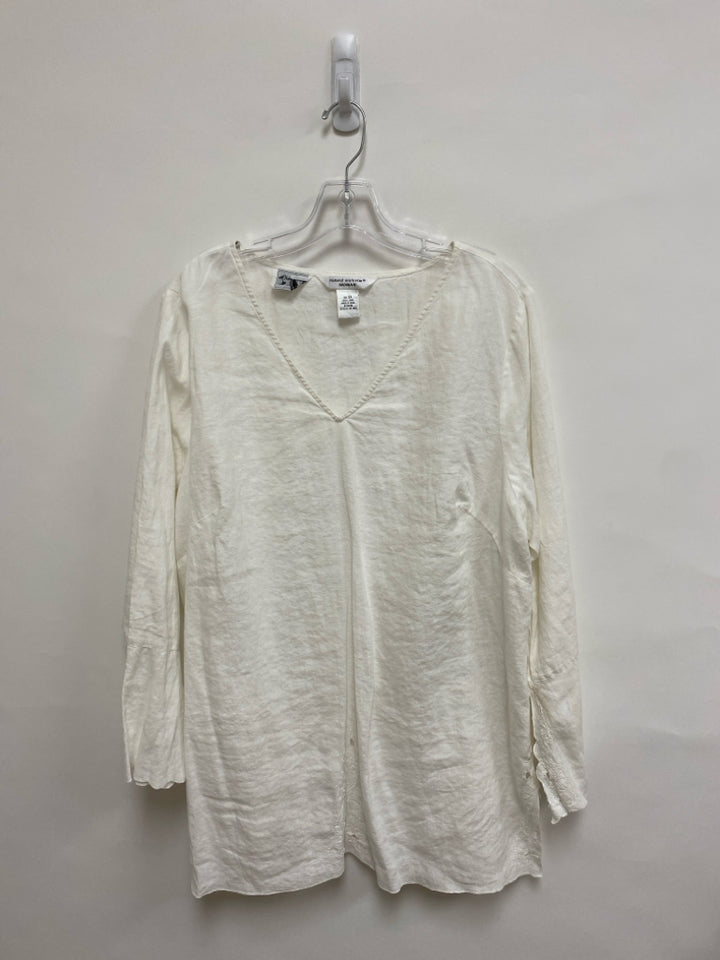 SIZE  2X White Linen Plus Size Top