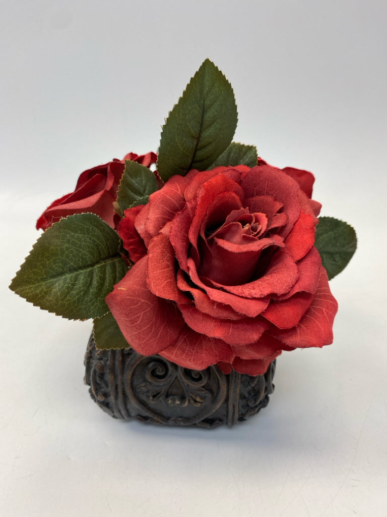 Red/Brown Floral Arrangement
