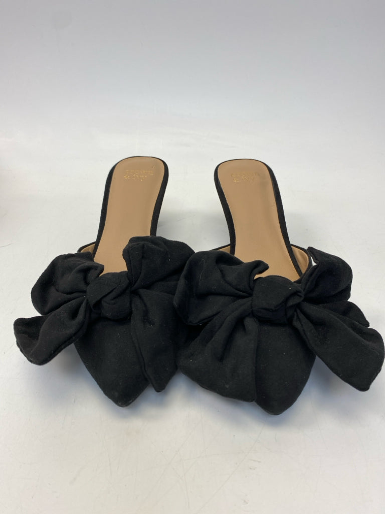 Crown &amp; Ivy  Size 7.5 Black Bow(s) Heels