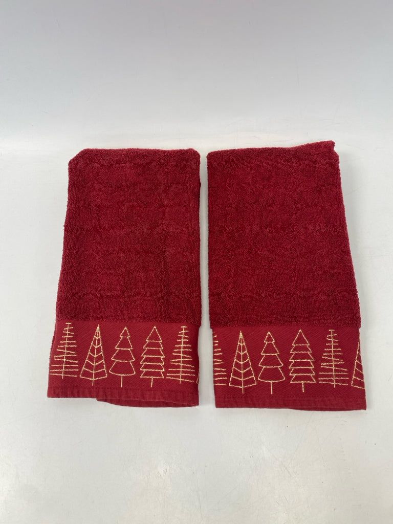 well dressed WOLF Red Gold Trees Christmas