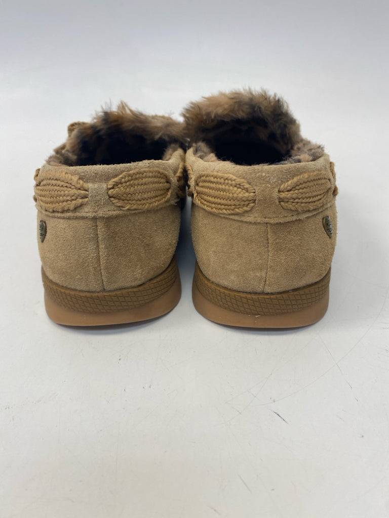 Skechers  Size 6 Tan Bow(s) Slippers
