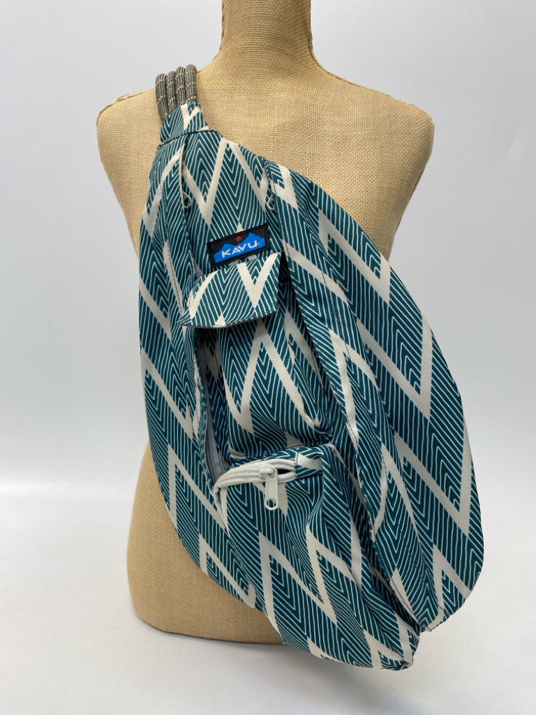 Kavu Green Cream Chevron Handbag