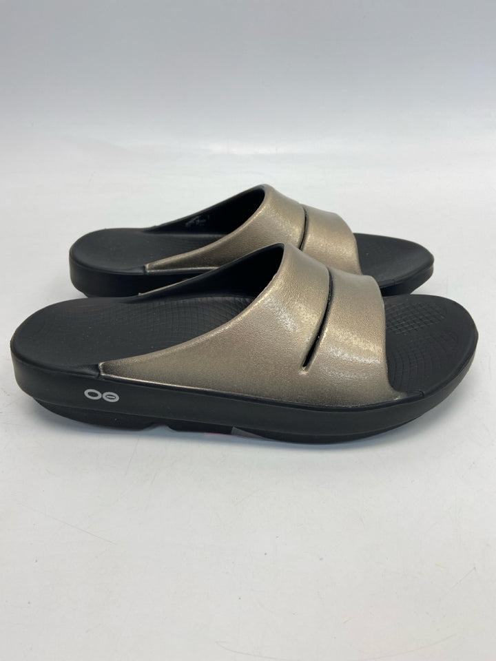 Oofos  Size 9 Dark Gold Metallic Sandals