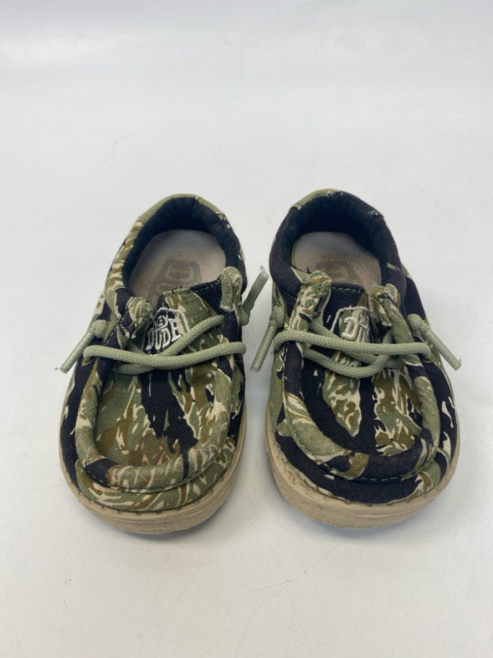 Hey Dude SIZE 5 Black Green/Cream Camouflage Boy&