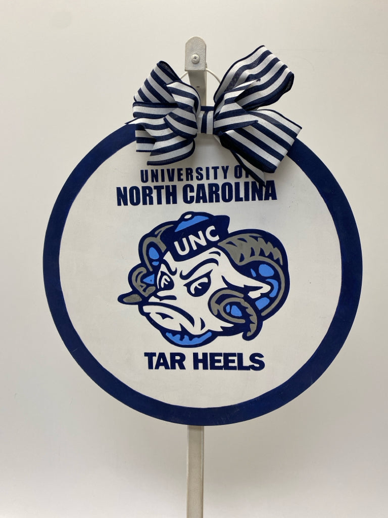Navy/White UNC Wood Wreath