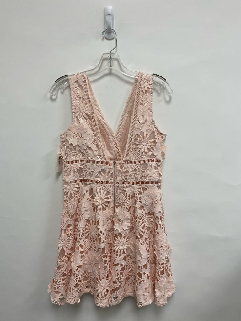 NWT Size M Peach Lace Sleeveless Ladies Dress