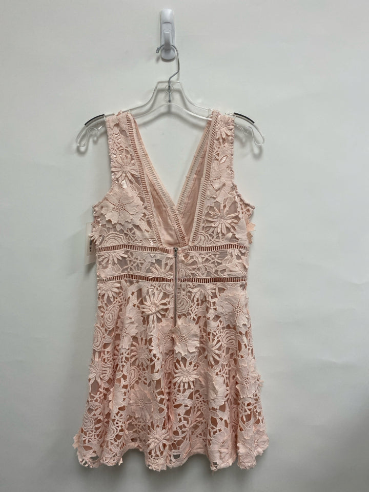 NWT Size M Peach Lace Sleeveless Ladies Dress