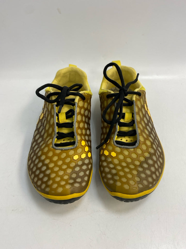 Size 37 Yellow Lace-up Sneakers