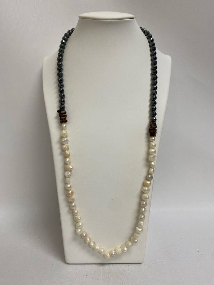 Pearl Gray/Brown Stones Necklace