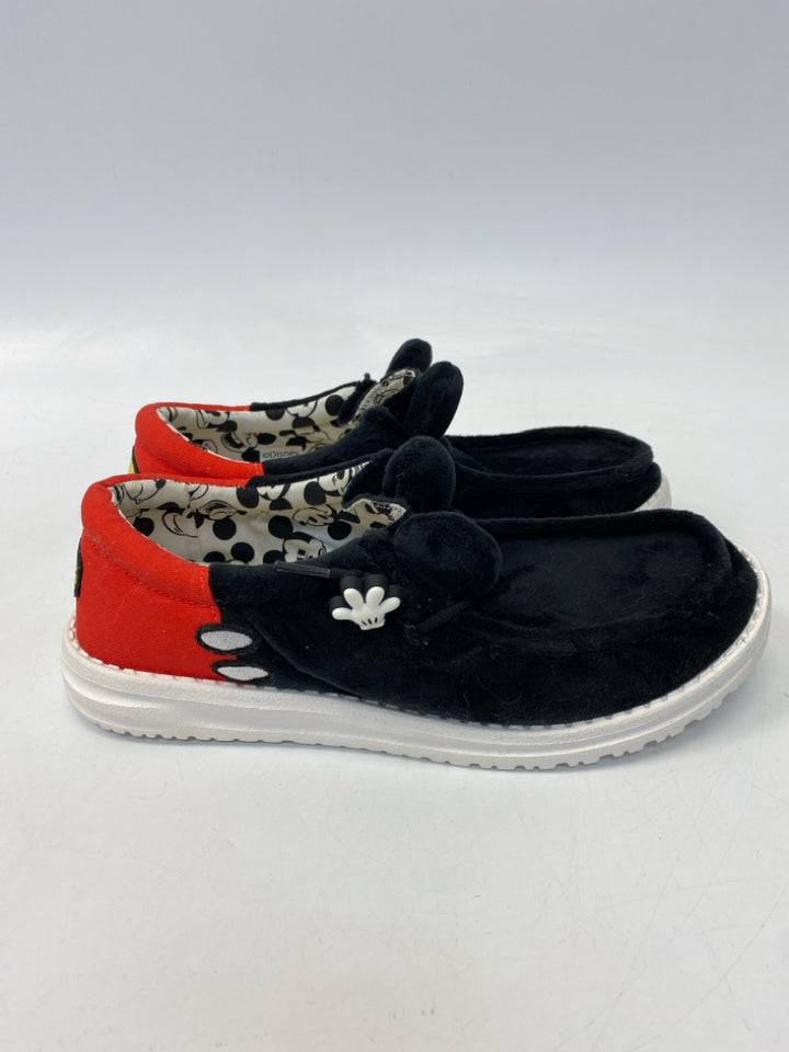Hey Dude Size 7 Black Red Mickey Mouse Men&