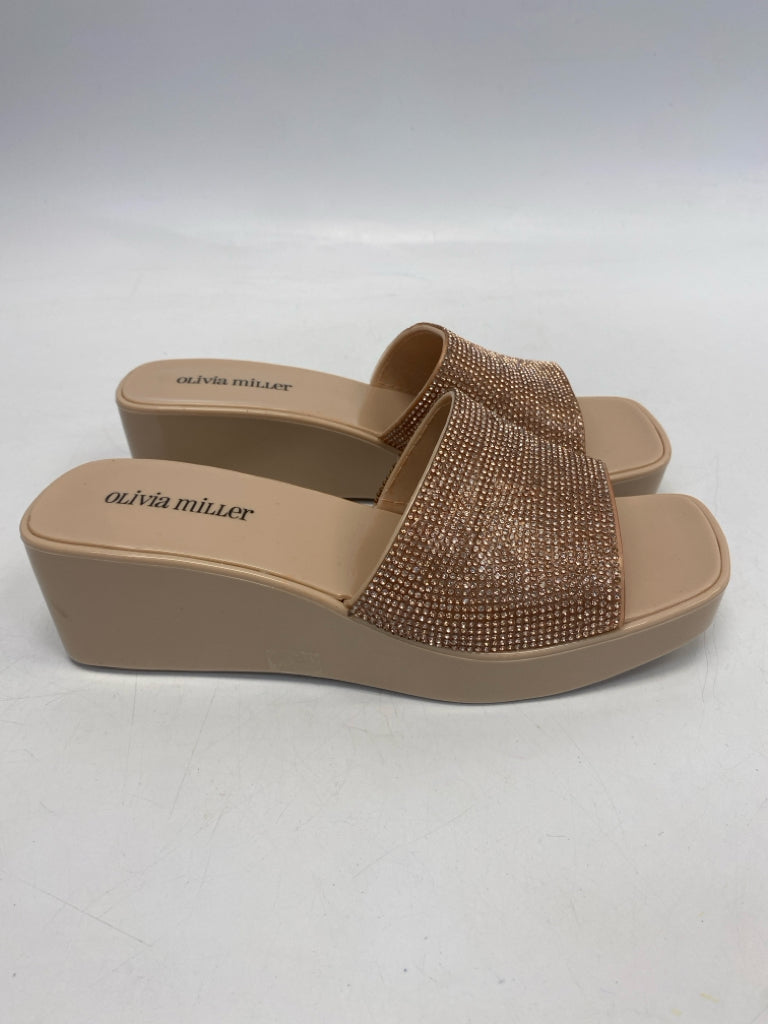 Olivia Miller  Size 8 Nude Gold Rhinestone(s) Sandals