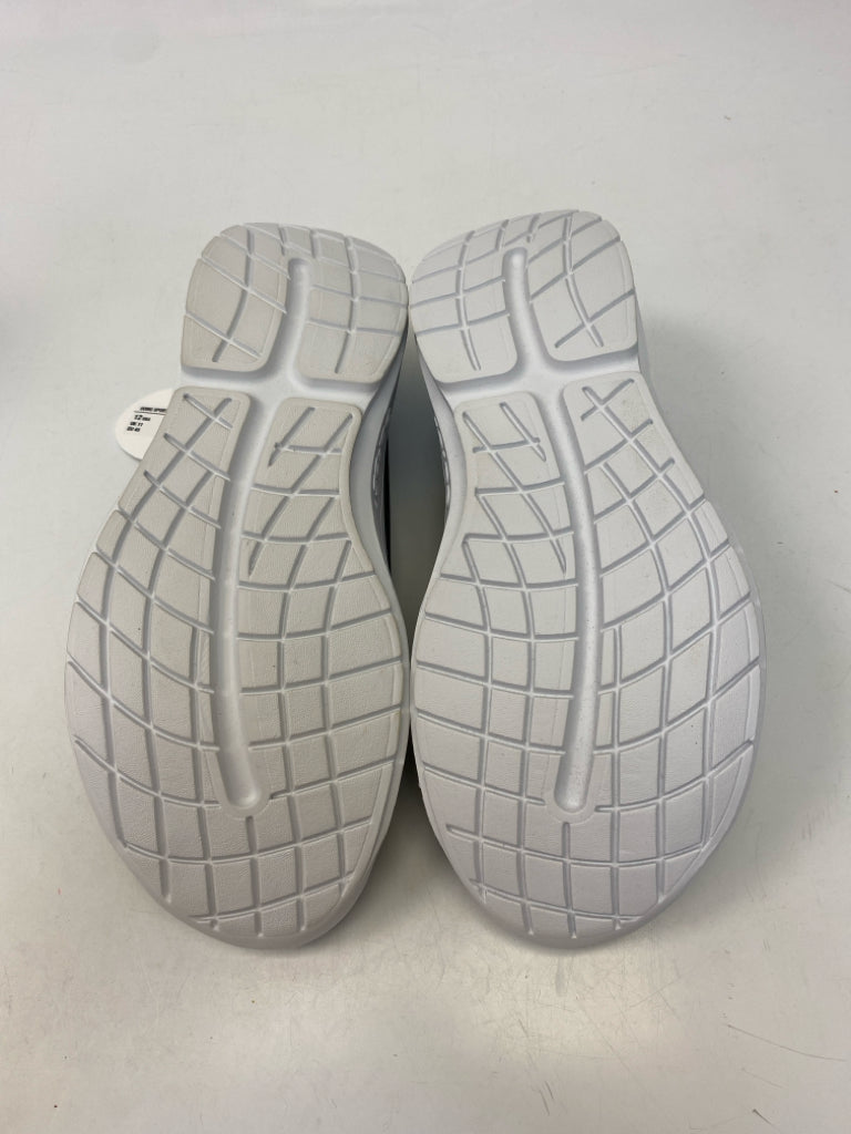 NWT Oofos Size 12 Gray Lace-Up Men&