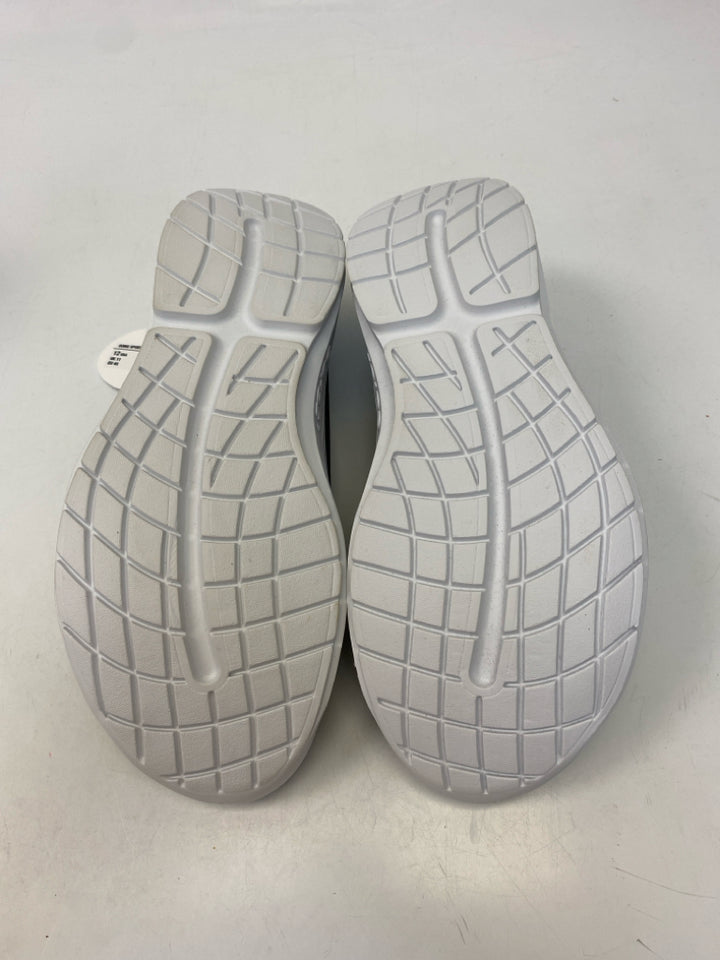 NWT Oofos Size 12 Gray Lace-Up Men&