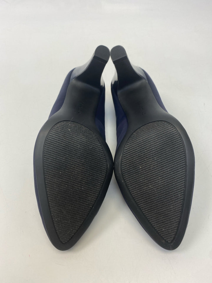 NWOT Bandolino  Size 8.5 Navy Heels
