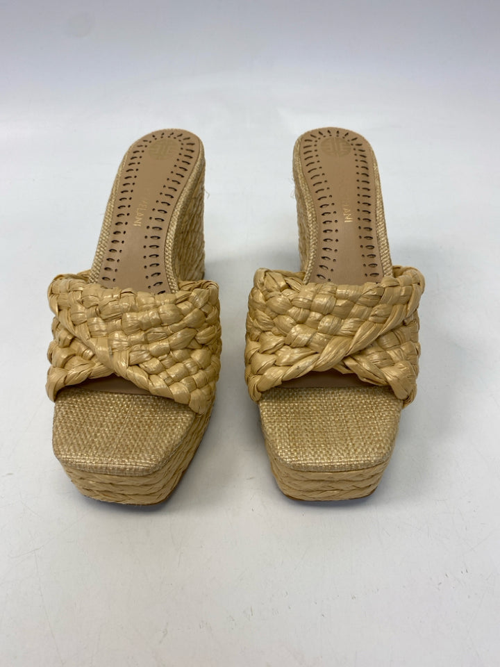 Antonio Melani  Size 7.5 Natural Woven Raffia Sandals