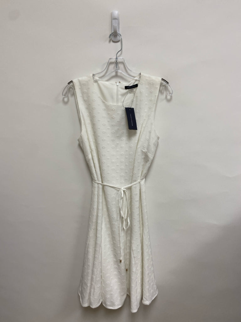 NWT Tommy Hilfiger Size 10 White Flowers Sleeveless Ladies Dress