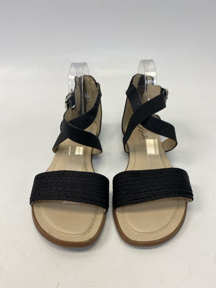 Life Stride  Size 8.5 Black Crisscross Sandals