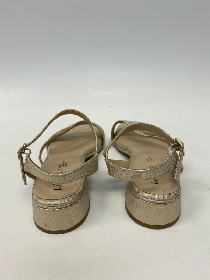 NWOT Life Stride  Size 8.5 Gold Shimmery Sandals