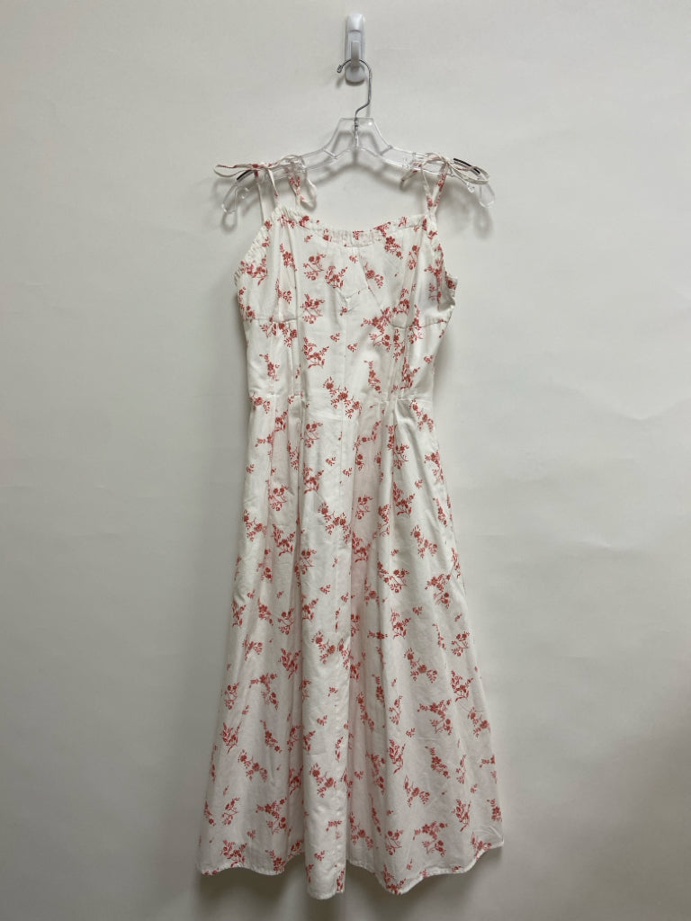 Crown &amp; Ivy Size 6 White Red Flowers Sleeveless Ladies Dress