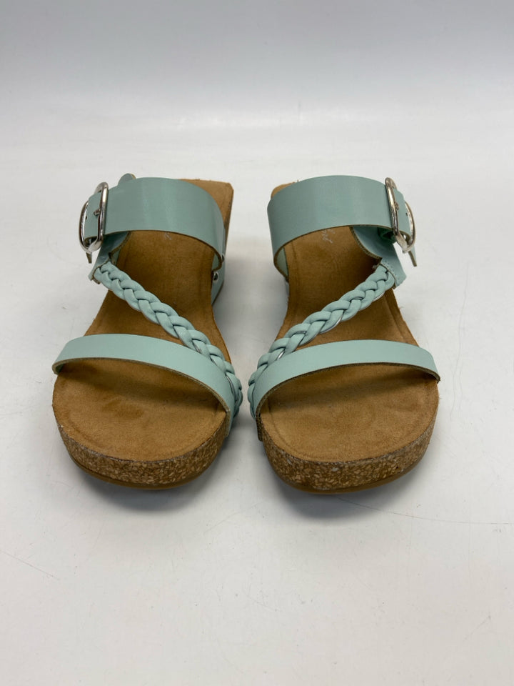 NWOT  Size 7 Aqua Braided Sandals