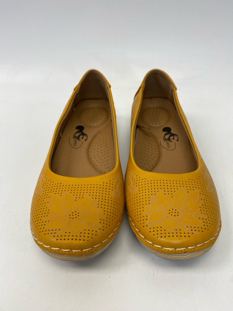 Size 8.5 Marigold Perforated Flats