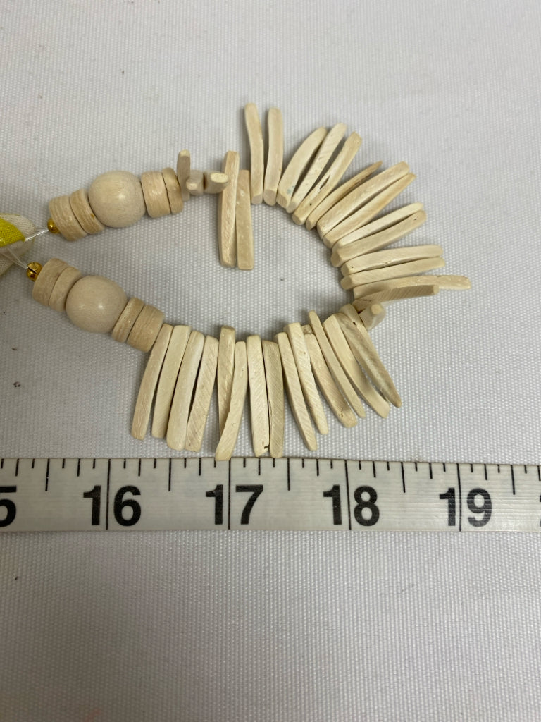 TWINE &amp; TWIG Yellow White/Tan Geometric Necklace