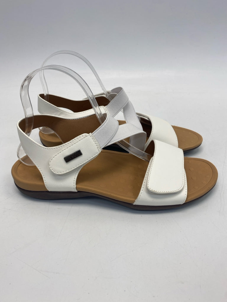 NWOT My Soft  Size 8.5 White Sandals