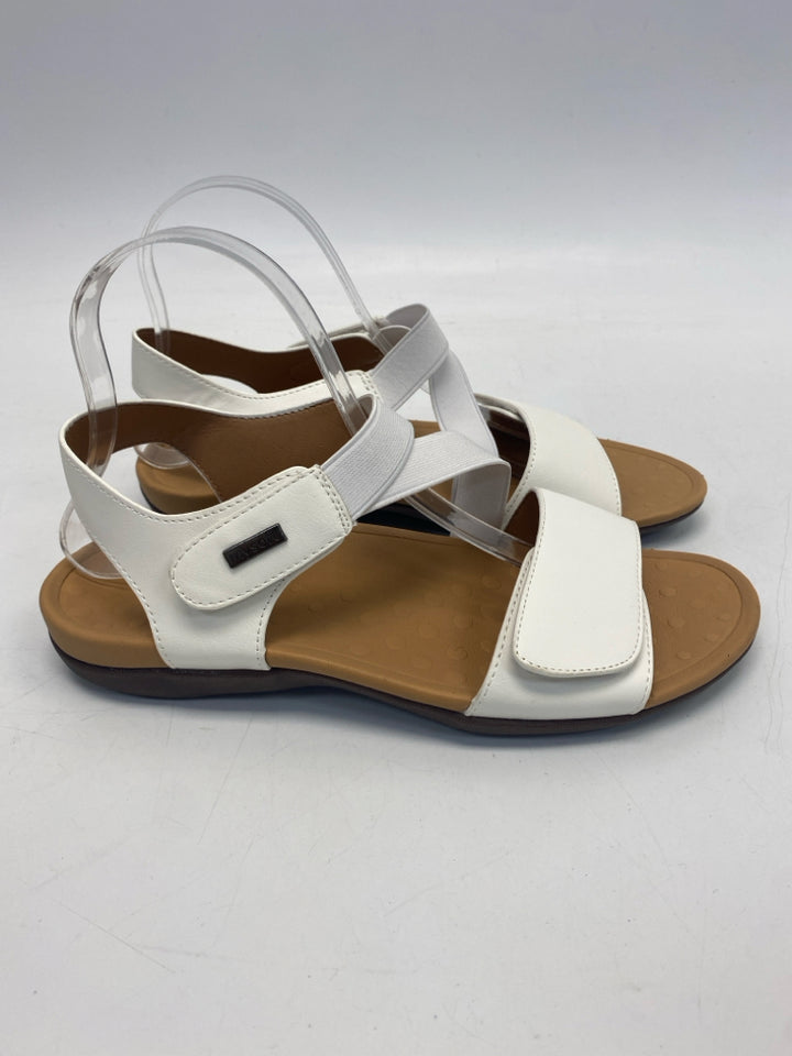 NWOT My Soft  Size 8.5 White Sandals