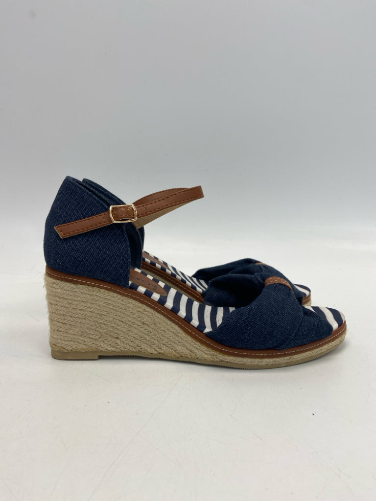 Esmara  Size 9.5 Navy Stripe(s) Sandals