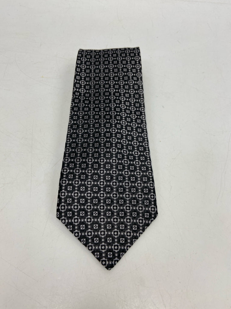 Gray Black Circles Men&