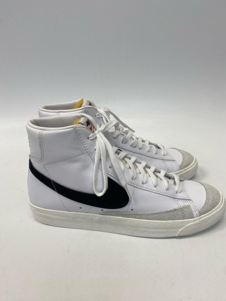 NWOT Nike Size 11 White Black Lace-Up Men&