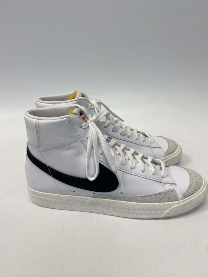 NWOT Nike Size 11 White Black Lace-Up Men&