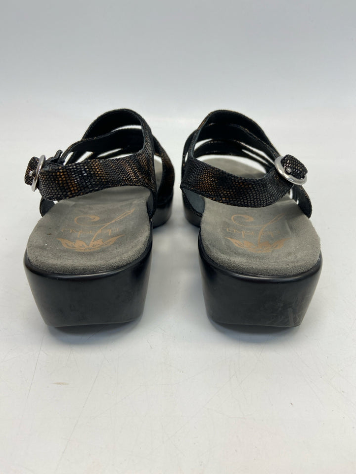 NWOT Dansko  Size 38 Bronze Black Crisscross Sandals