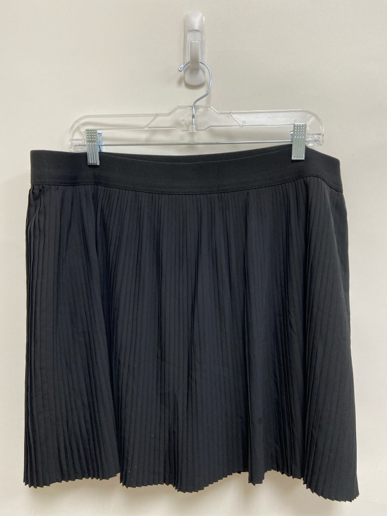 Old Navy  SIZE  XXL Black Pleated Plus Size Skort