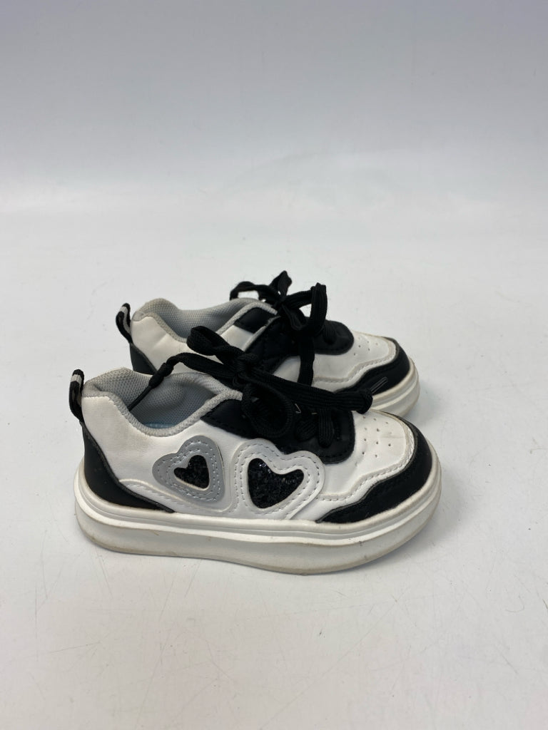 SIZE 24 White Black Lace-Up Girl&